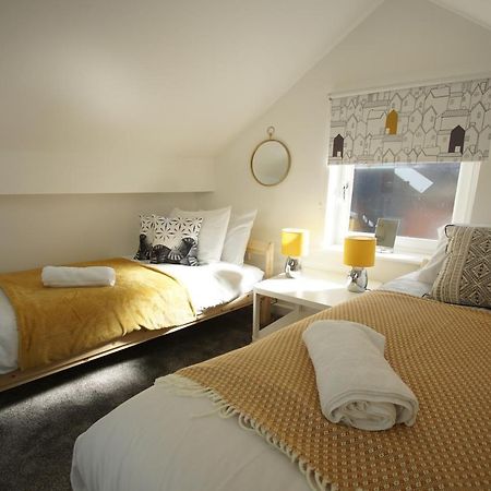 Loft Style Apartment For 4, 1 Broadhurst Court, Close To Town, Station & Hospital Stockport Exterior foto