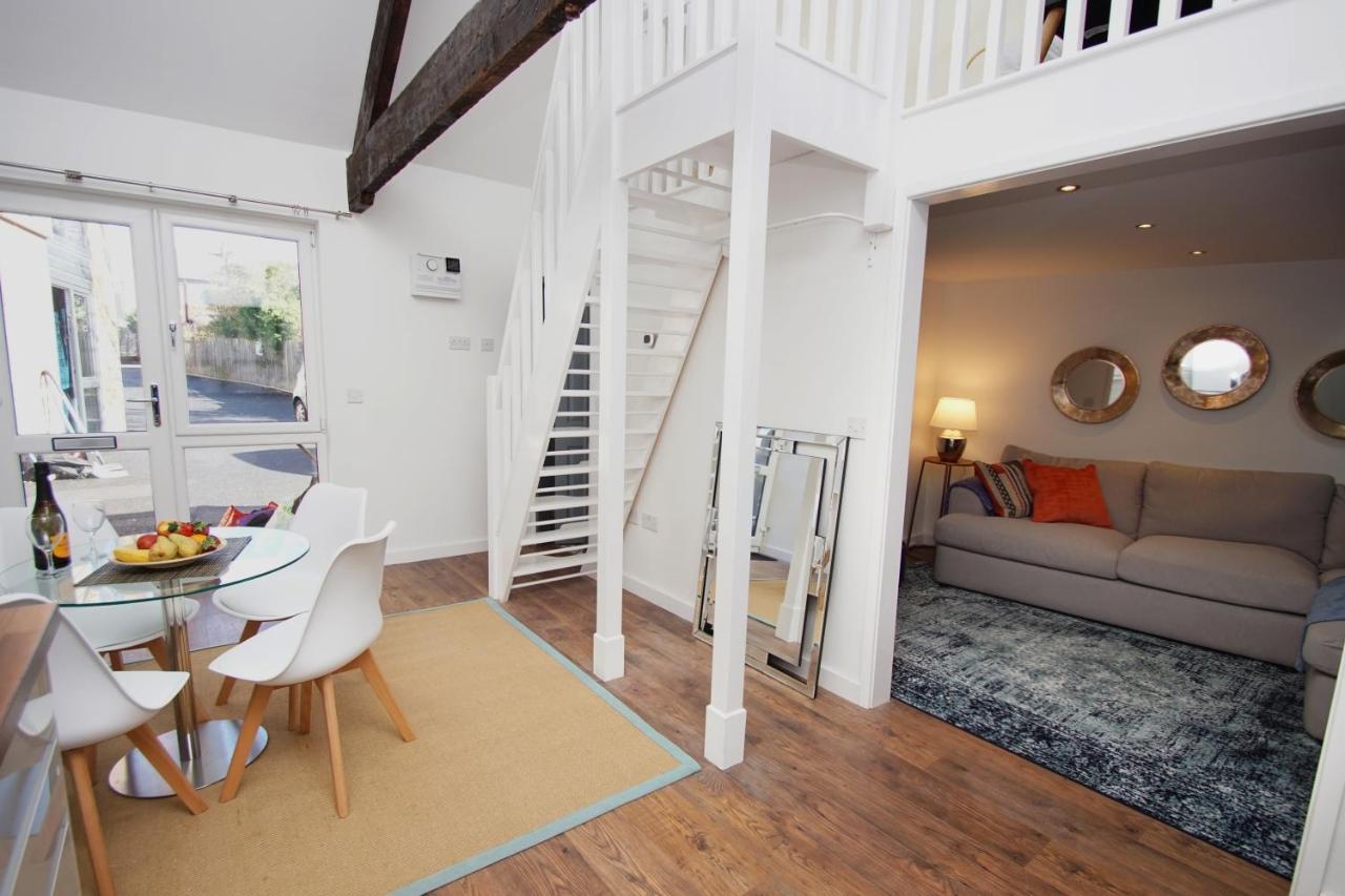 Loft Style Apartment For 4, 1 Broadhurst Court, Close To Town, Station & Hospital Stockport Exterior foto