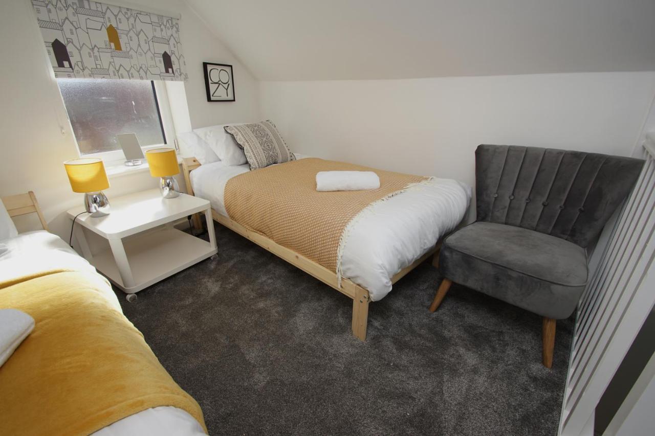 Loft Style Apartment For 4, 1 Broadhurst Court, Close To Town, Station & Hospital Stockport Exterior foto