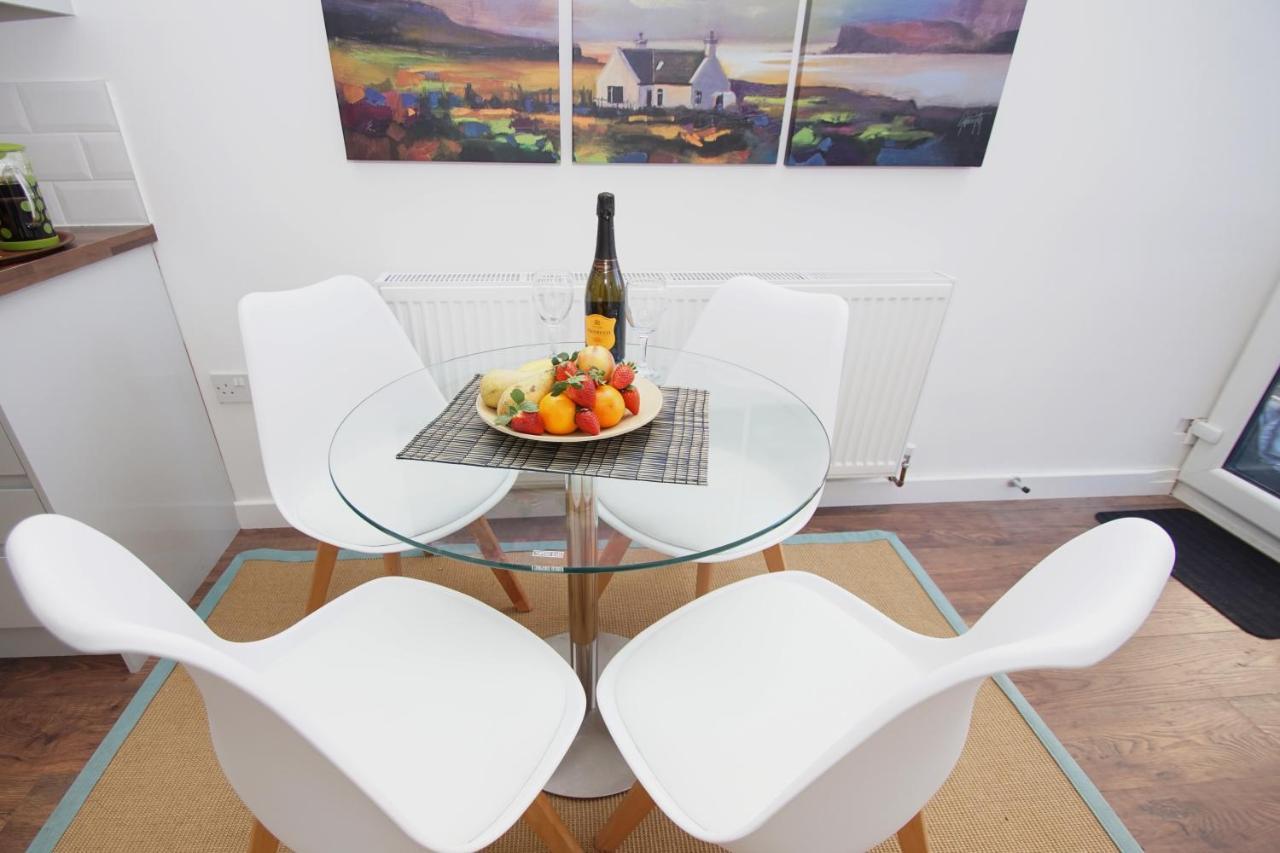 Loft Style Apartment For 4, 1 Broadhurst Court, Close To Town, Station & Hospital Stockport Exterior foto