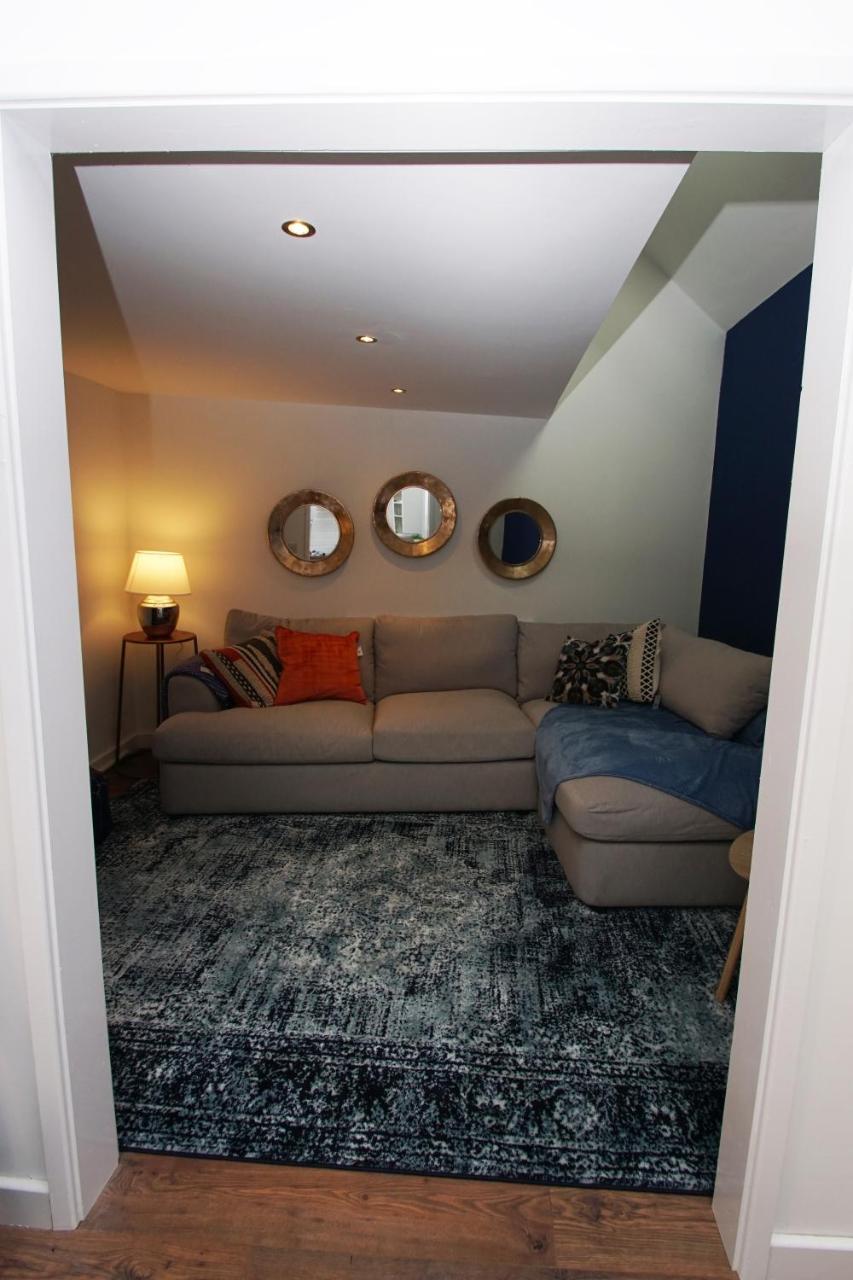 Loft Style Apartment For 4, 1 Broadhurst Court, Close To Town, Station & Hospital Stockport Exterior foto