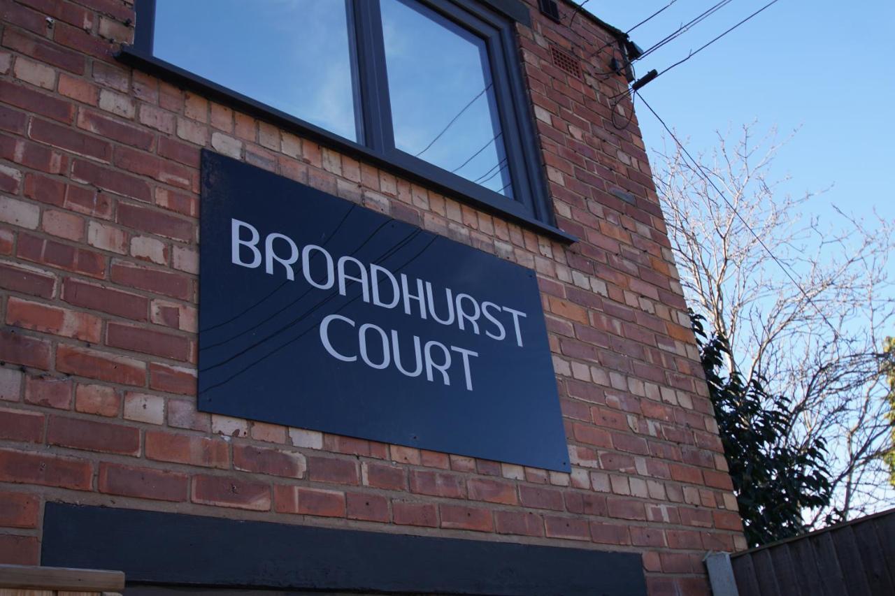 Loft Style Apartment For 4, 1 Broadhurst Court, Close To Town, Station & Hospital Stockport Exterior foto